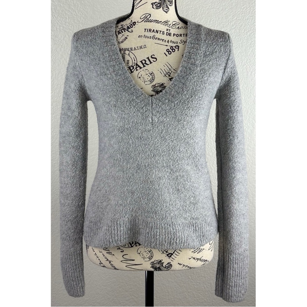Everlane The Teddy V-Neck Sweater in Soft Gray, size Small - Picture 10 of 14